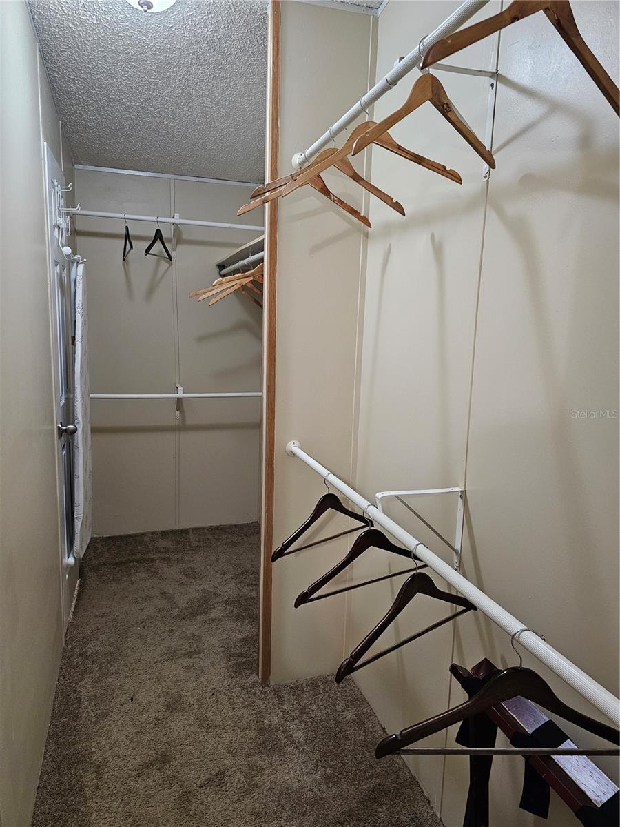 STRAITS SUB - Residential