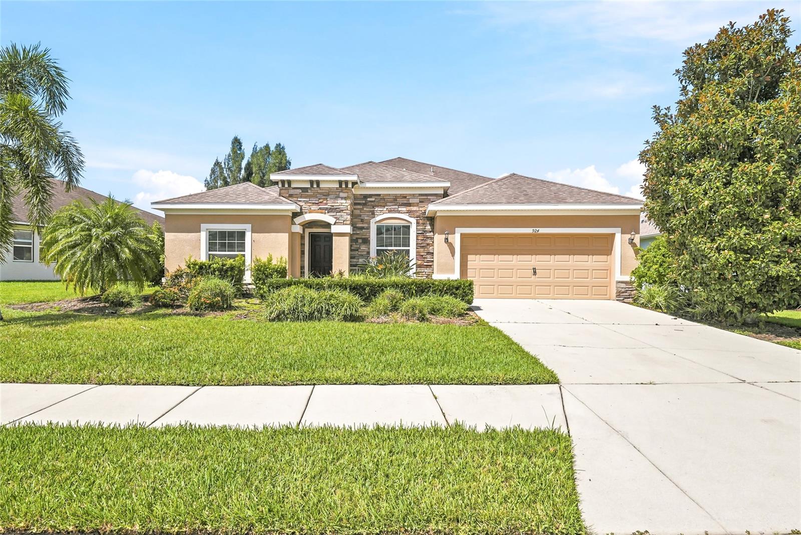 924 BUTTERCUP GLEN