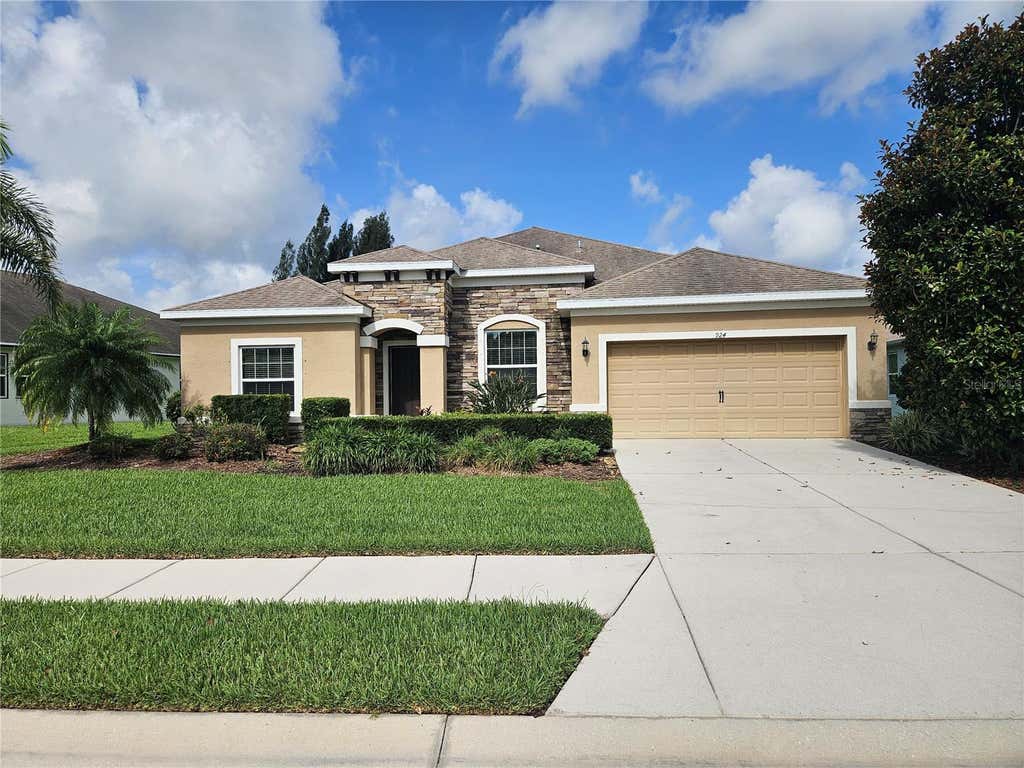 Photo of 924 Buttercup Glen, Bradenton, FL 34212 (MLS # A4696105)