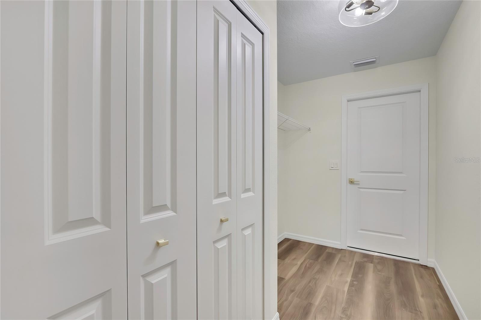 CRYSTAL MANOR UNIT 02 - Residential