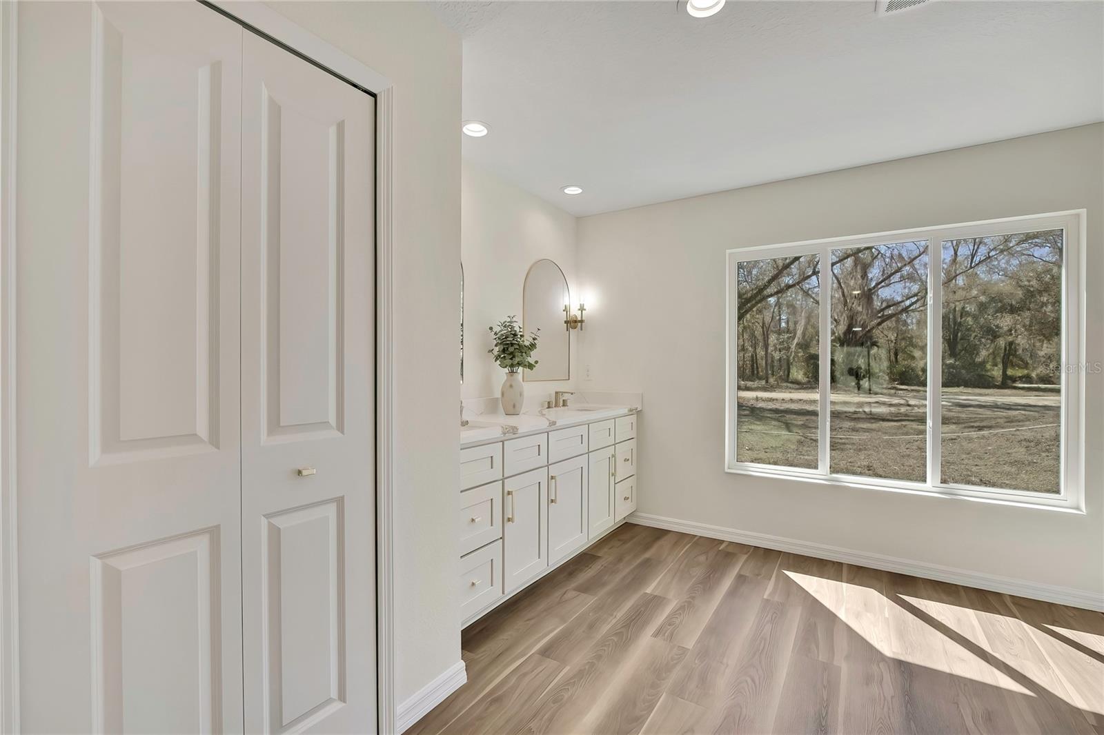 CRYSTAL MANOR UNIT 02 - Residential