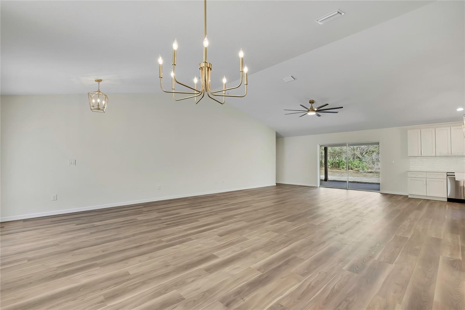 CRYSTAL MANOR UNIT 02 - Residential