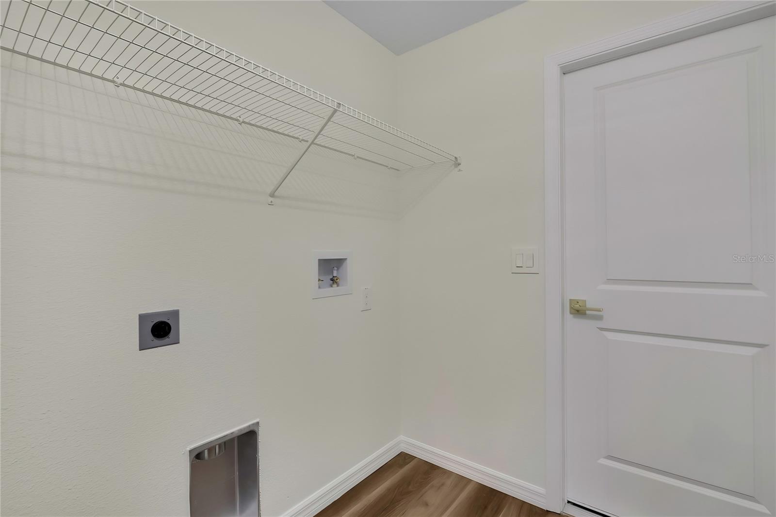CRYSTAL MANOR UNIT 02 - Residential