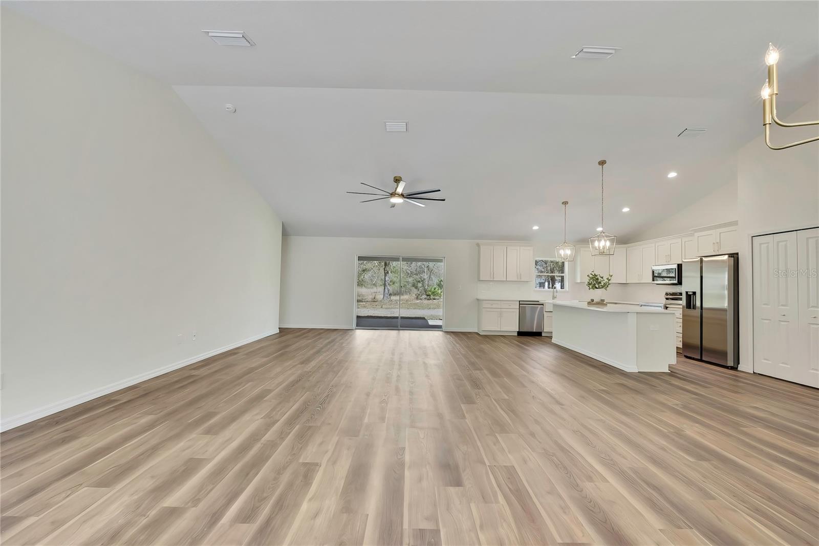 CRYSTAL MANOR UNIT 02 - Residential