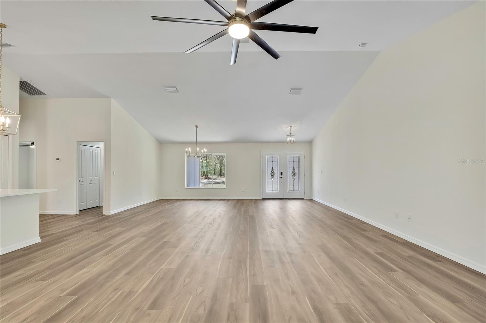 CRYSTAL MANOR UNIT 02 - Residential