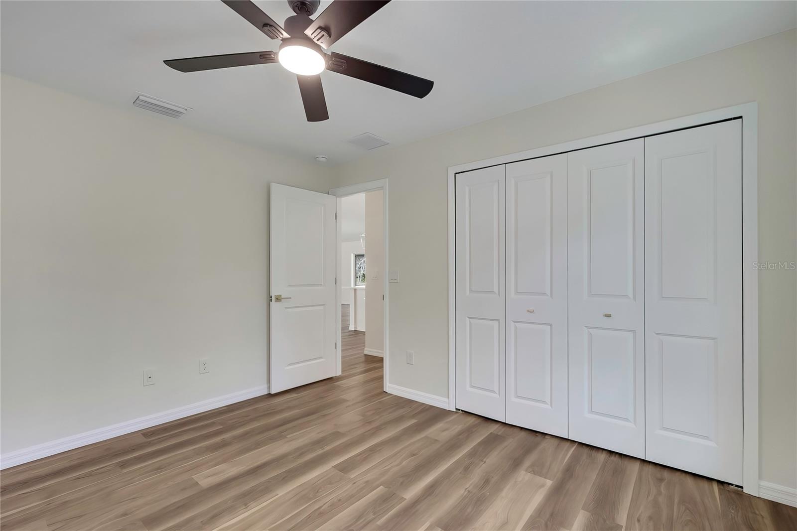 CRYSTAL MANOR UNIT 02 - Residential