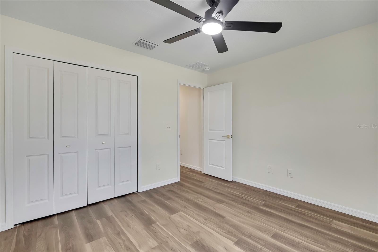 CRYSTAL MANOR UNIT 02 - Residential
