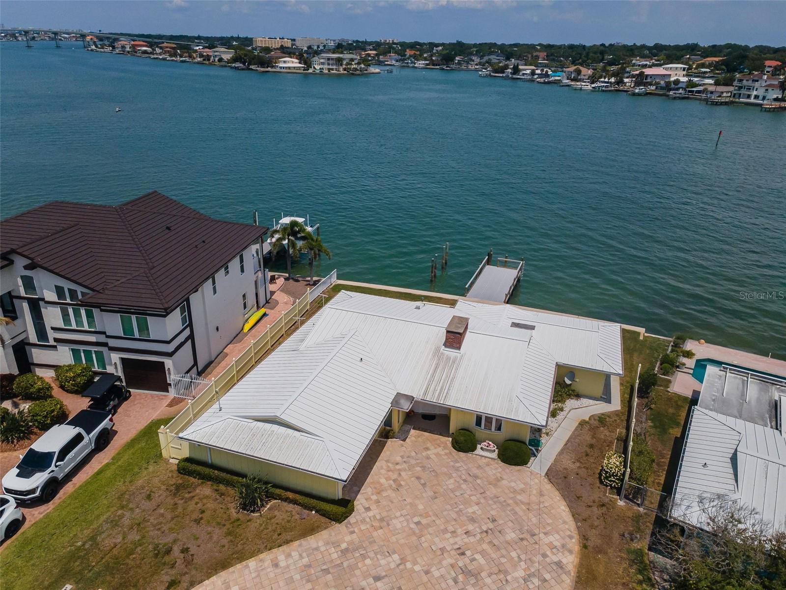 516 HARBOR DRIVE N