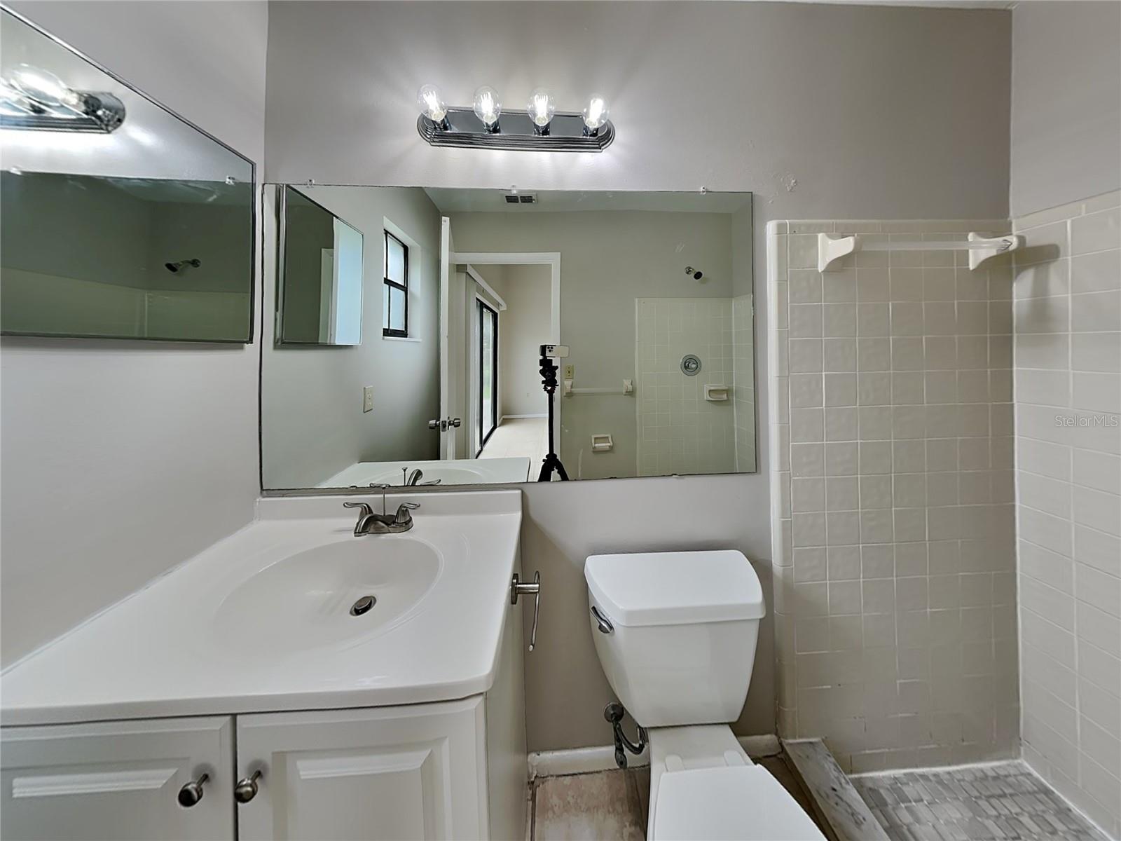 THE VILLAGES OF LAKESIDE SOUTH PH I REV - Residential Lease