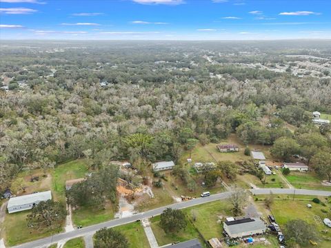 A home in LAKELAND