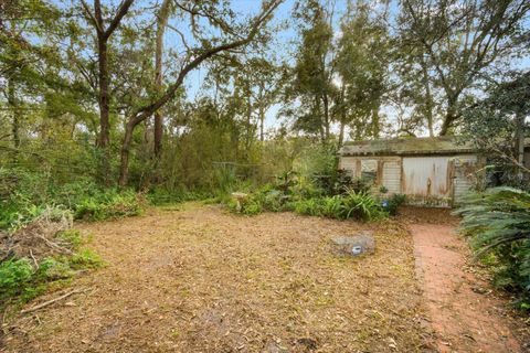 A home in LAKELAND