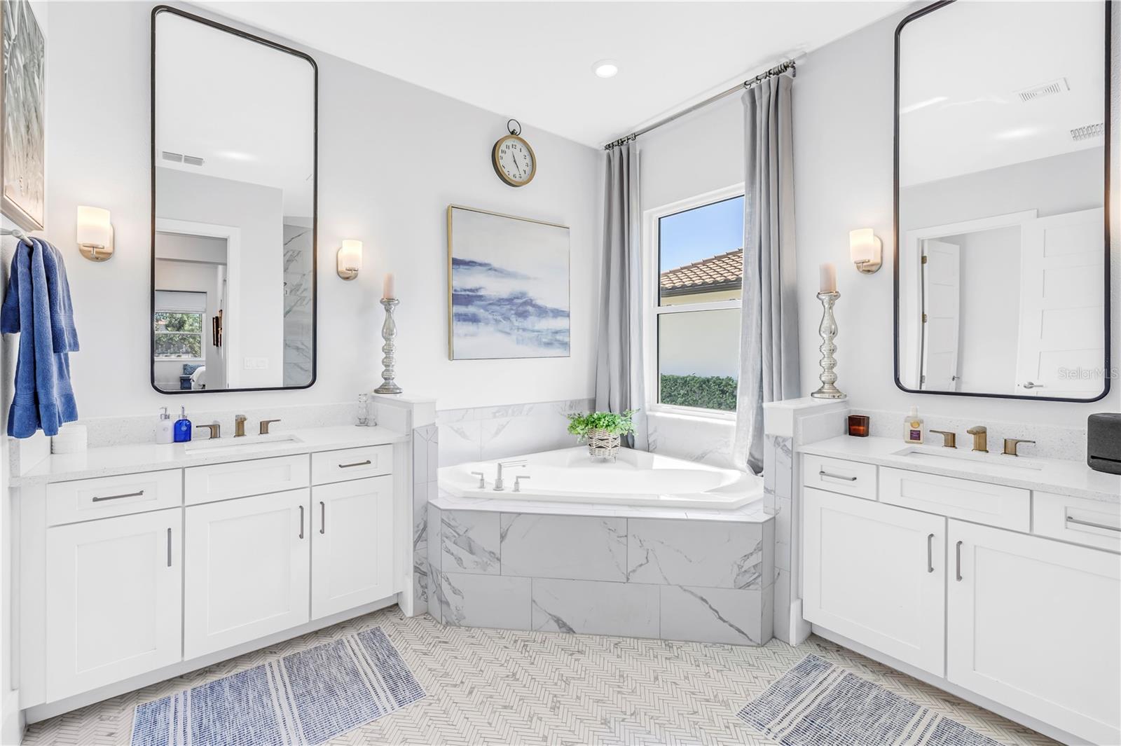 1015700; SANCTUARY COVE - Residential