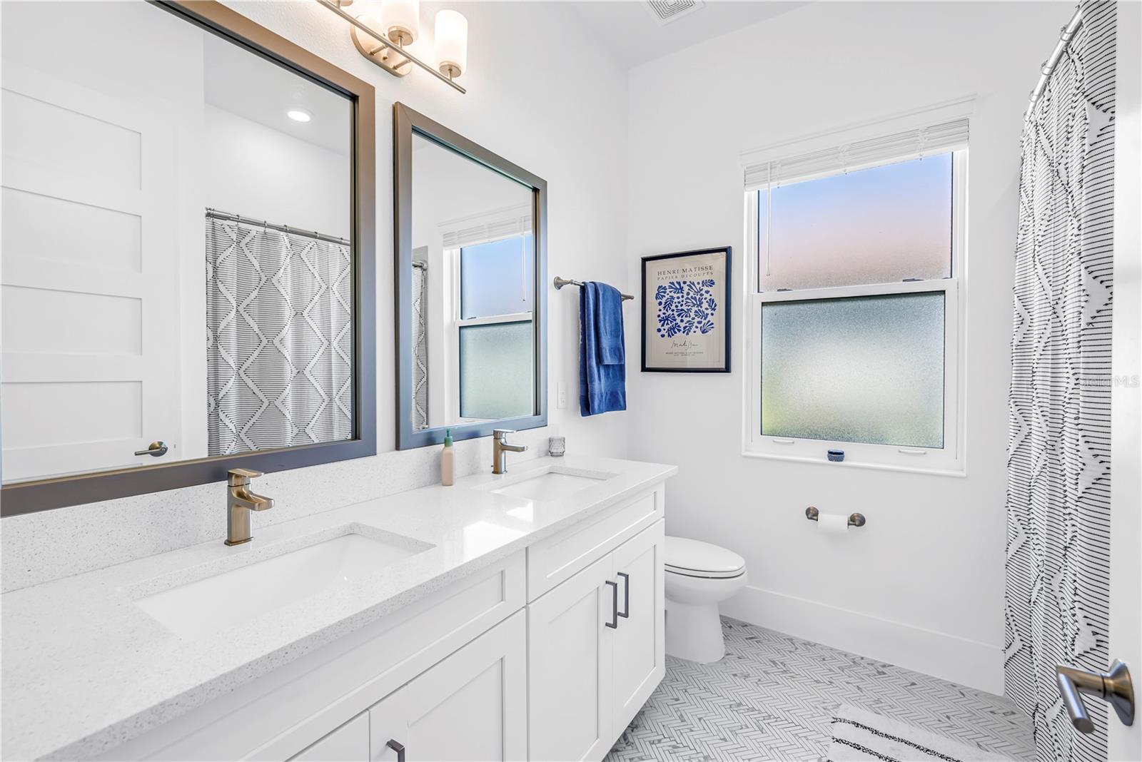 1015700; SANCTUARY COVE - Residential