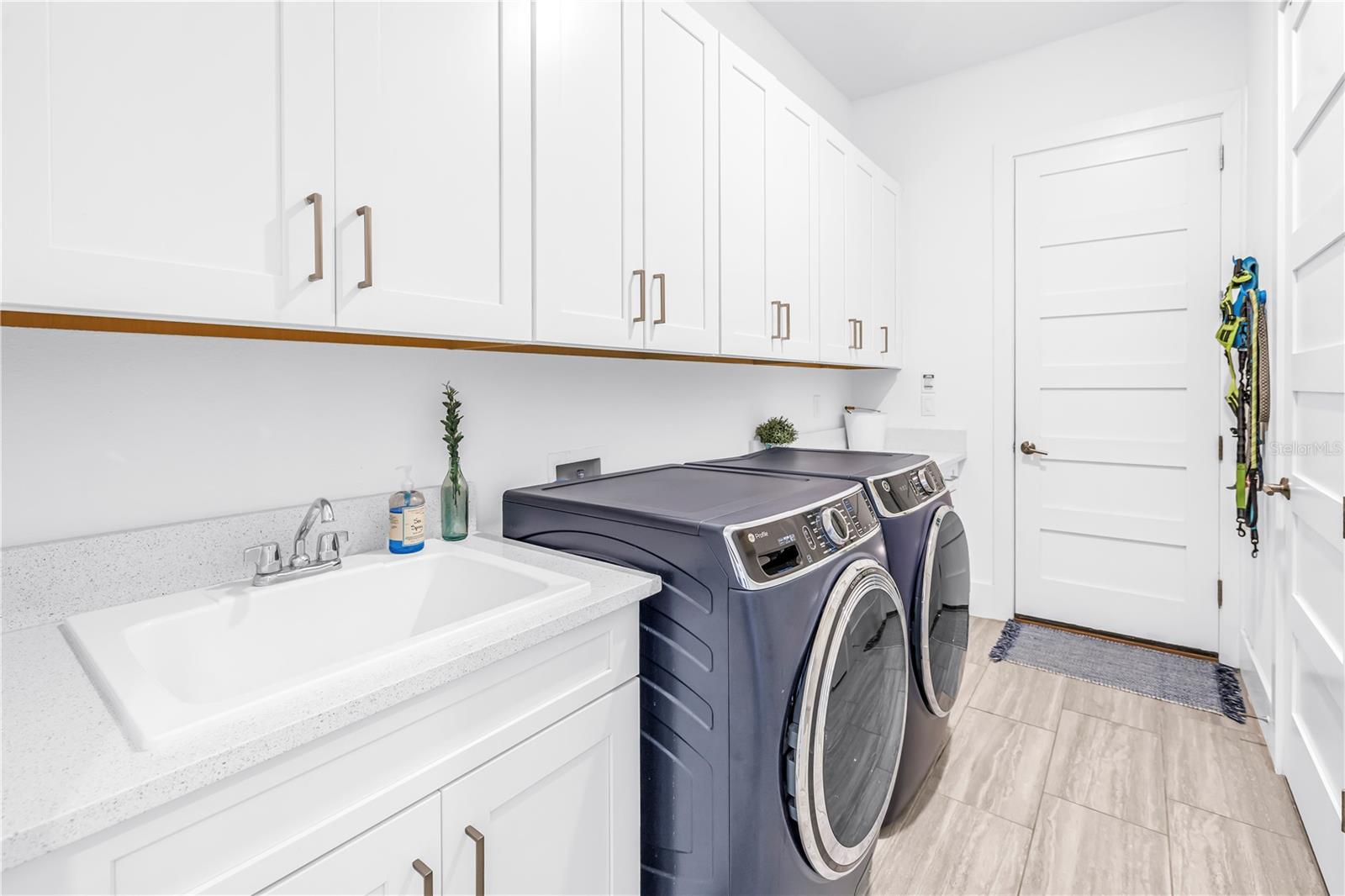 1015700; SANCTUARY COVE - Residential