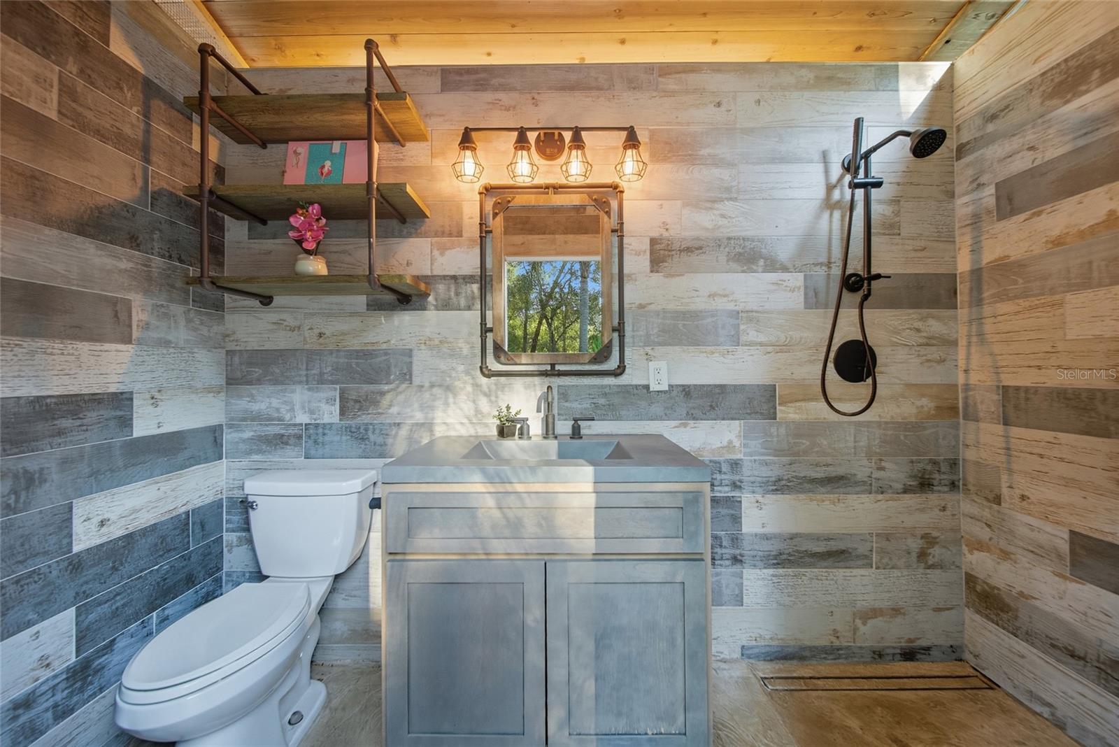 GULF COAST ACRES - Residential