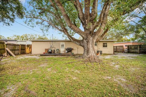 A home in SEMINOLE