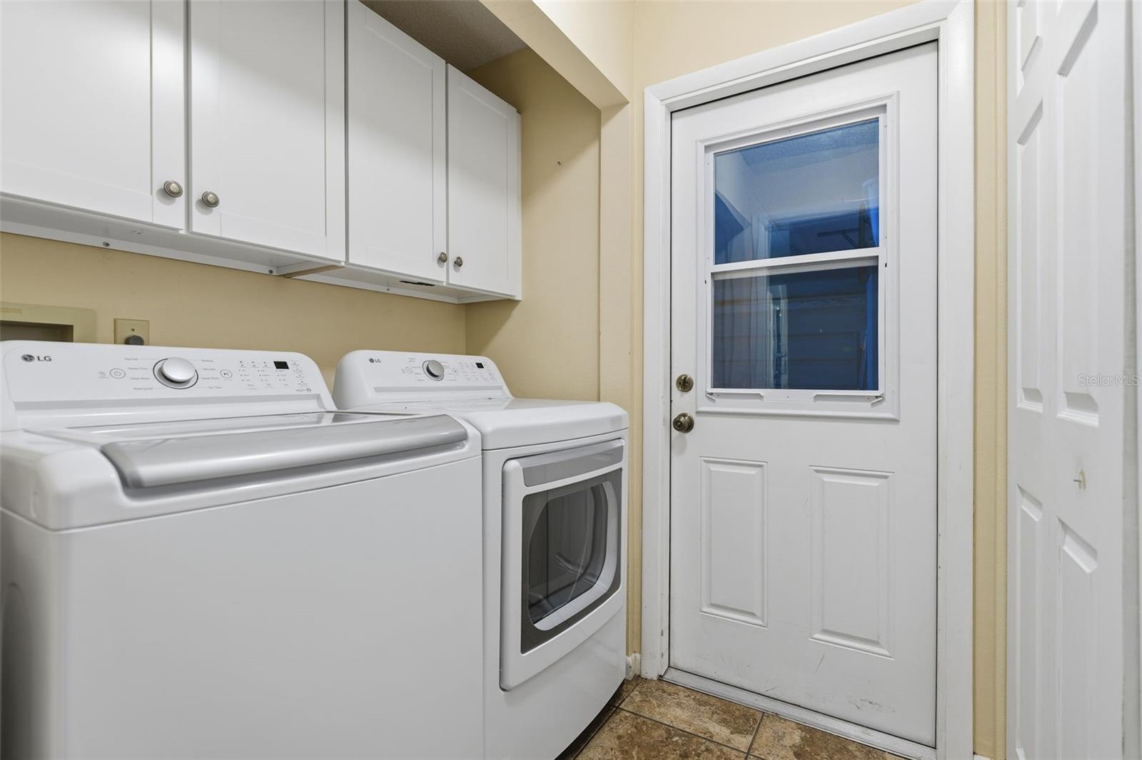 RAINBOW LAKES ESTATE - Residential