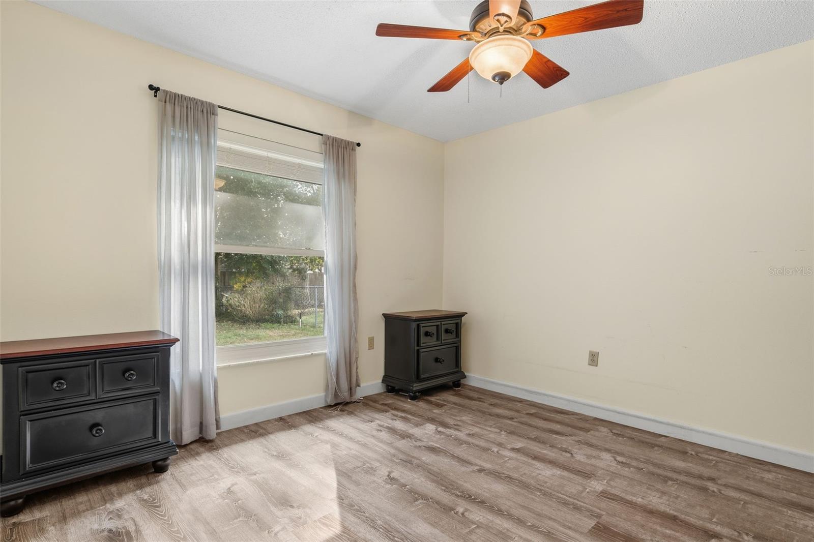 RAINBOW LAKES ESTATE - Residential