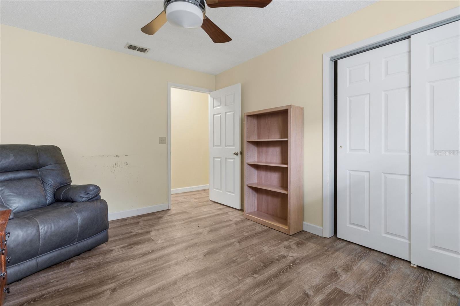 RAINBOW LAKES ESTATE - Residential