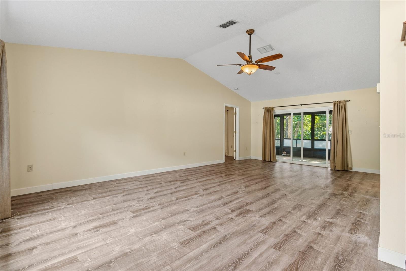 RAINBOW LAKES ESTATE - Residential