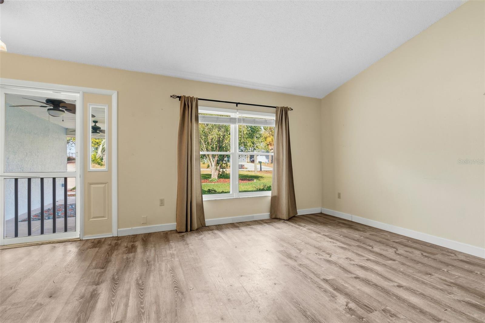 RAINBOW LAKES ESTATE - Residential