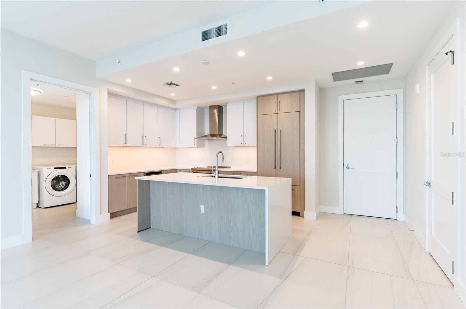 275 1ST AVENUE SOUTH 2208