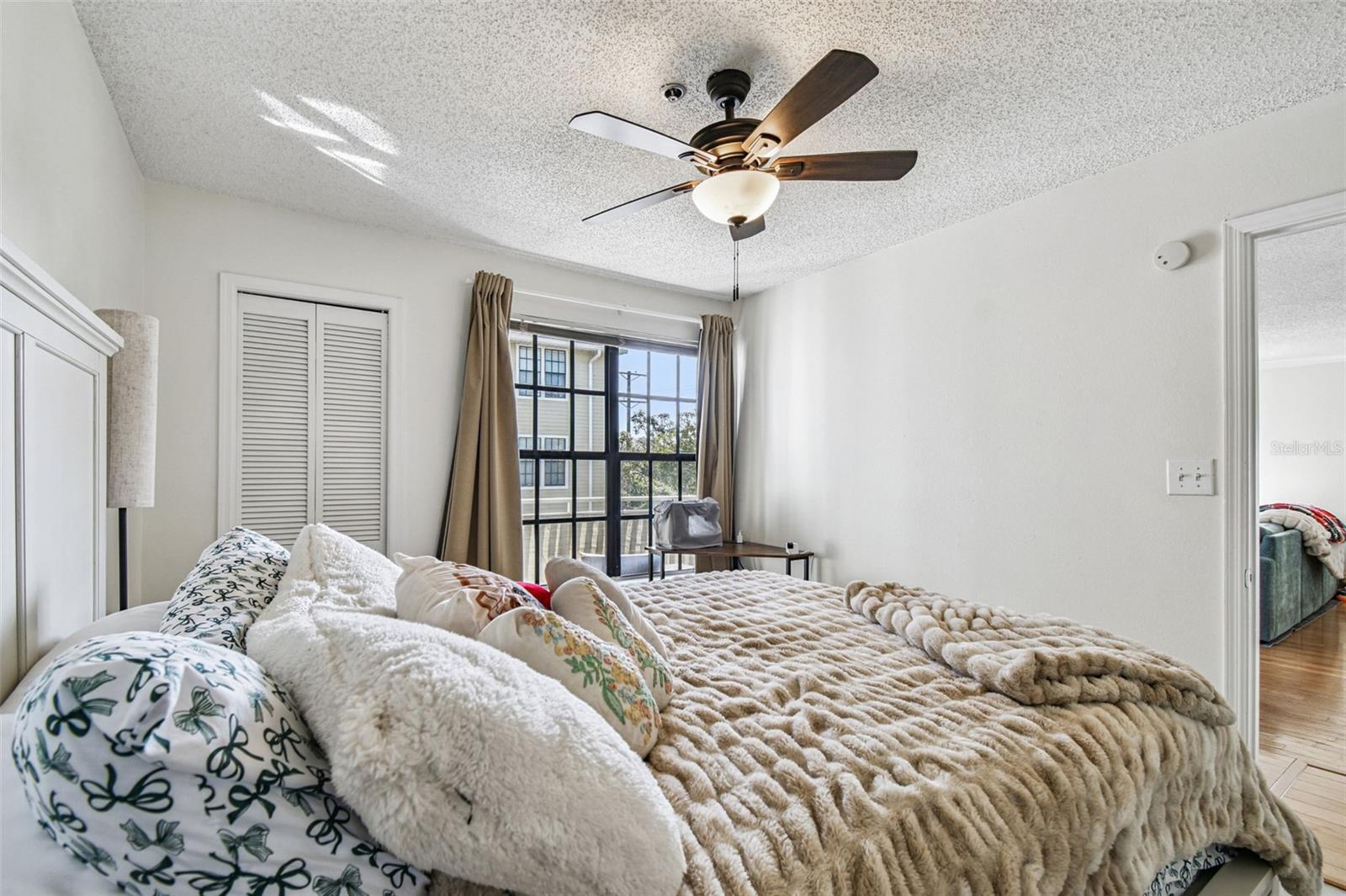 HYDE PARK PLACE II A CONDOMINI - Residential