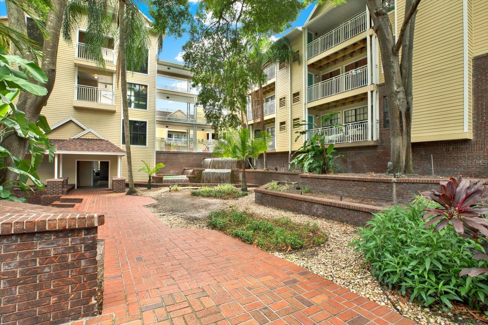 HYDE PARK PLACE II A CONDOMINI - Residential