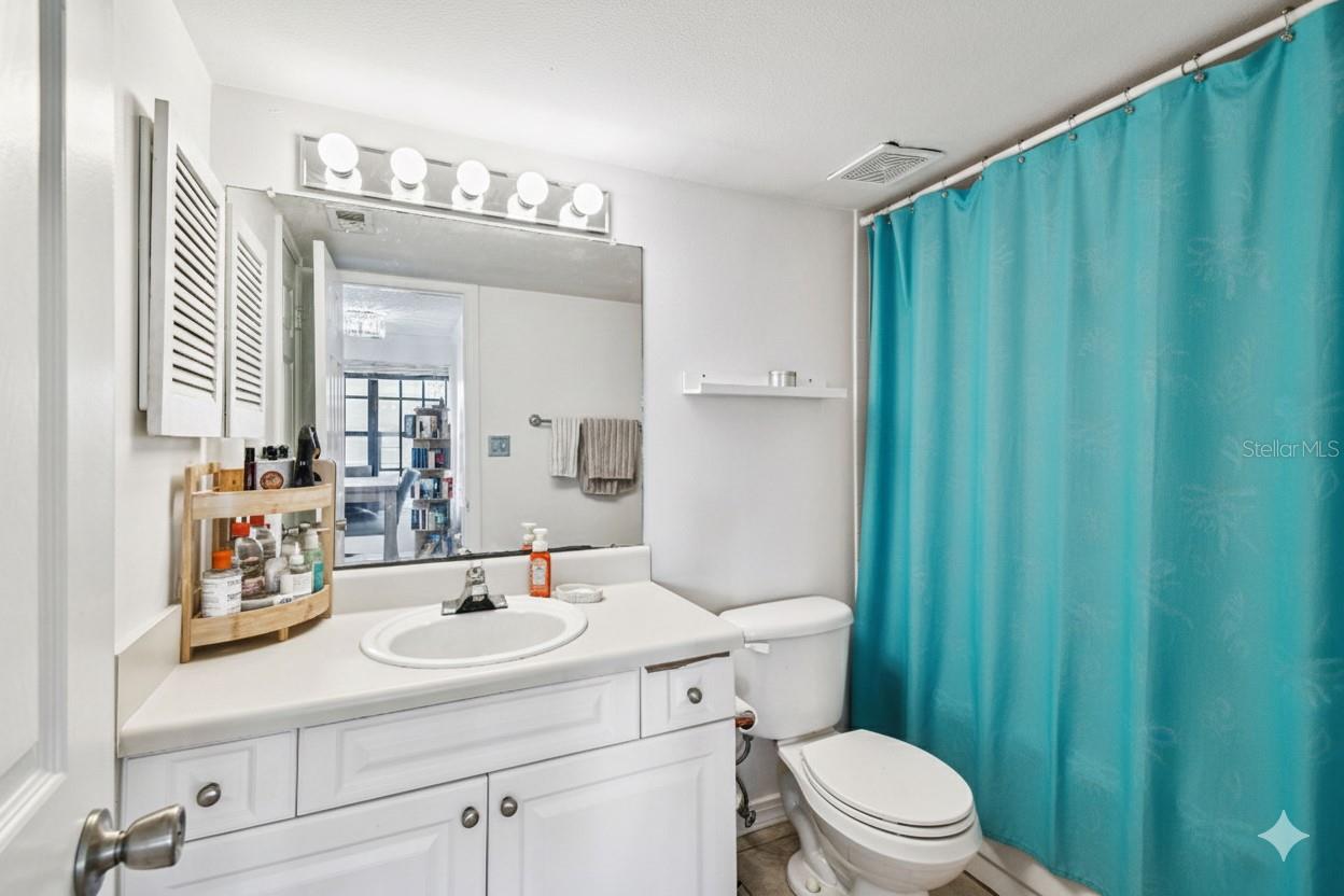 HYDE PARK PLACE II A CONDOMINI - Residential