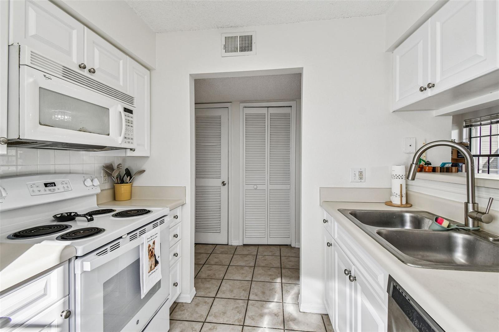 HYDE PARK PLACE II A CONDOMINI - Residential