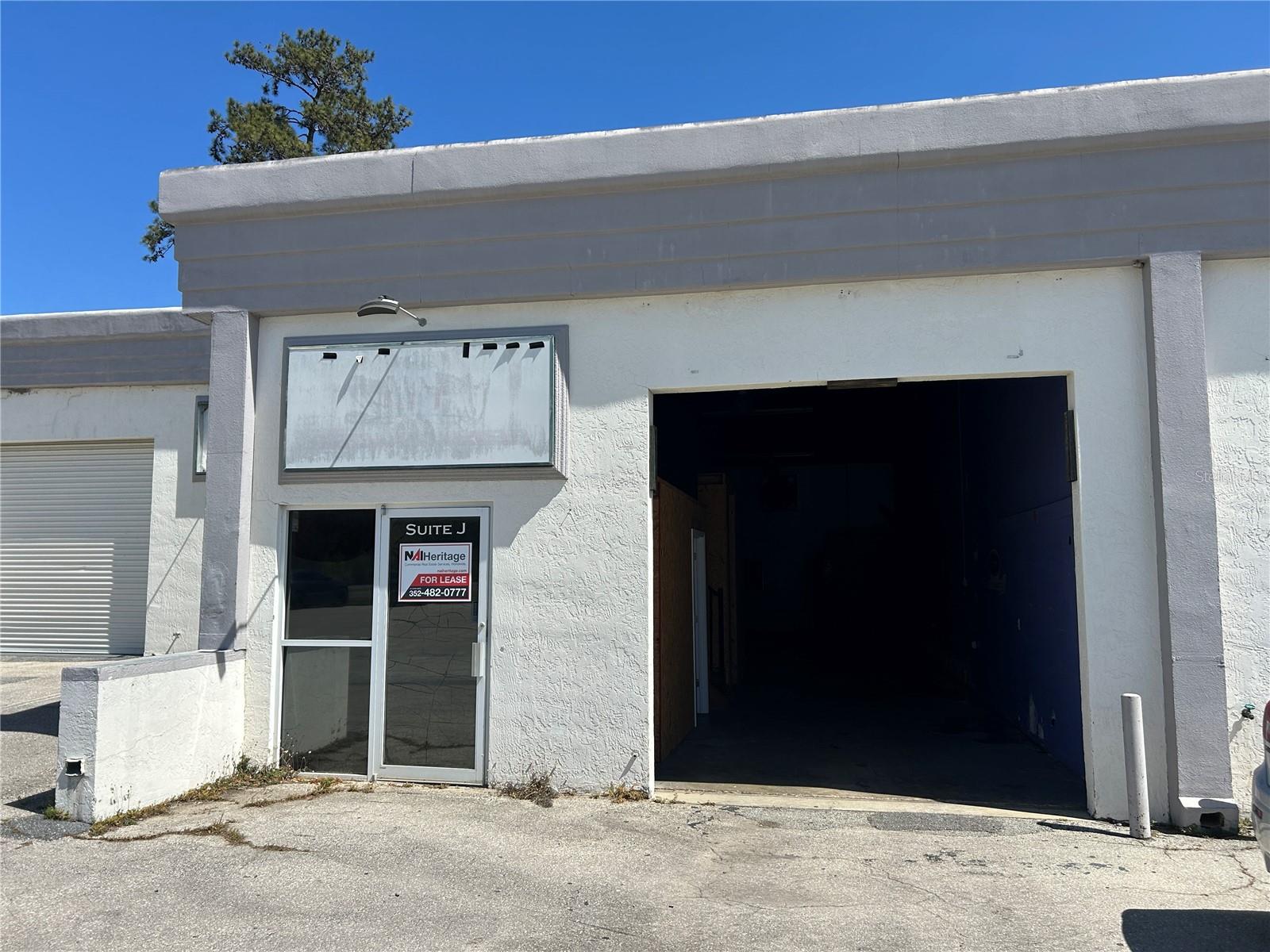 1750sf unit is mostly open warehouse with air conditioned front office, one storage room, and 1 restroom. Units have no rear doors. Eave height 15.5", Ridge height 18'. 1,750sf, $9.50/sf/yr + $3.15/sf NNN. Total: $1,844.79/month