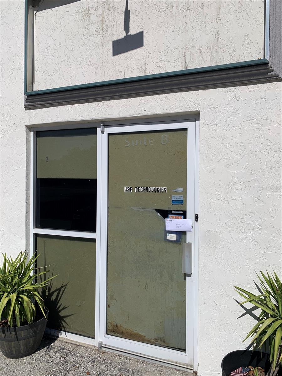 1750sf unit is mostly open warehouse with air conditioned front office, one storage room, and 1 restroom. Units have no rear doors. Eave height 15.5", Ridge height 18'. 1,750sf, $9.50/sf/yr + $3.15/sf NNN. Total: $1,844.79/month
