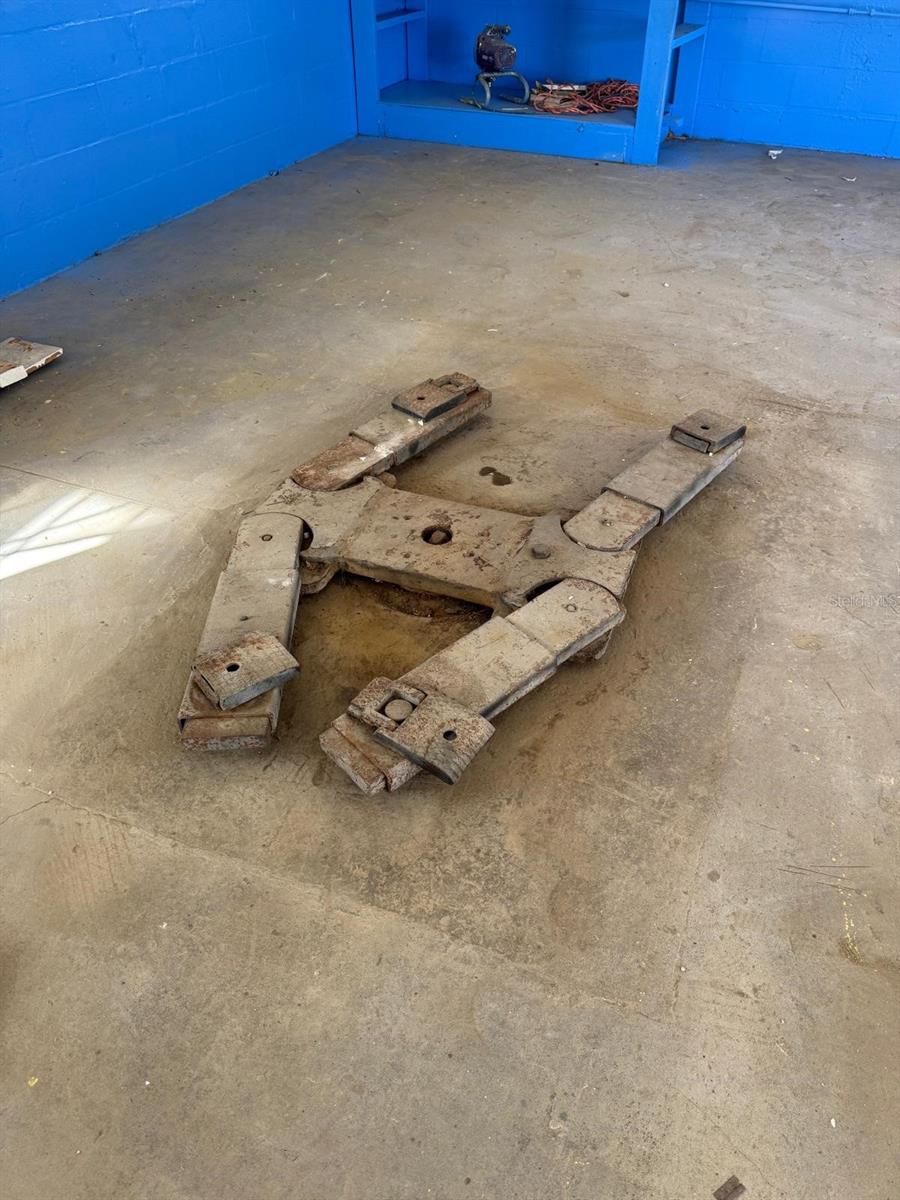 GULF BREEZE ESTATES - Commercial Lease