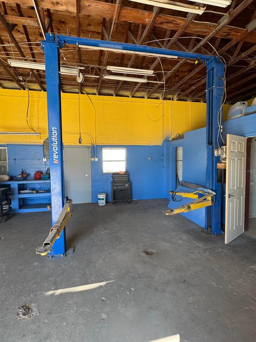 GULF BREEZE ESTATES - Commercial Lease