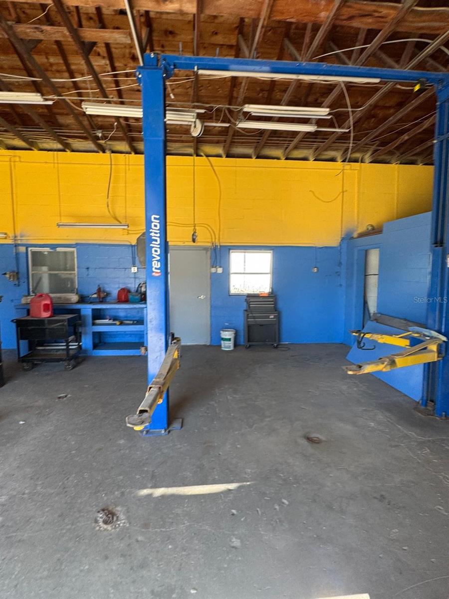 GULF BREEZE ESTATES - Commercial Lease