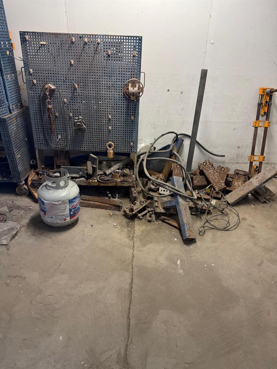 GULF BREEZE ESTATES - Commercial Lease