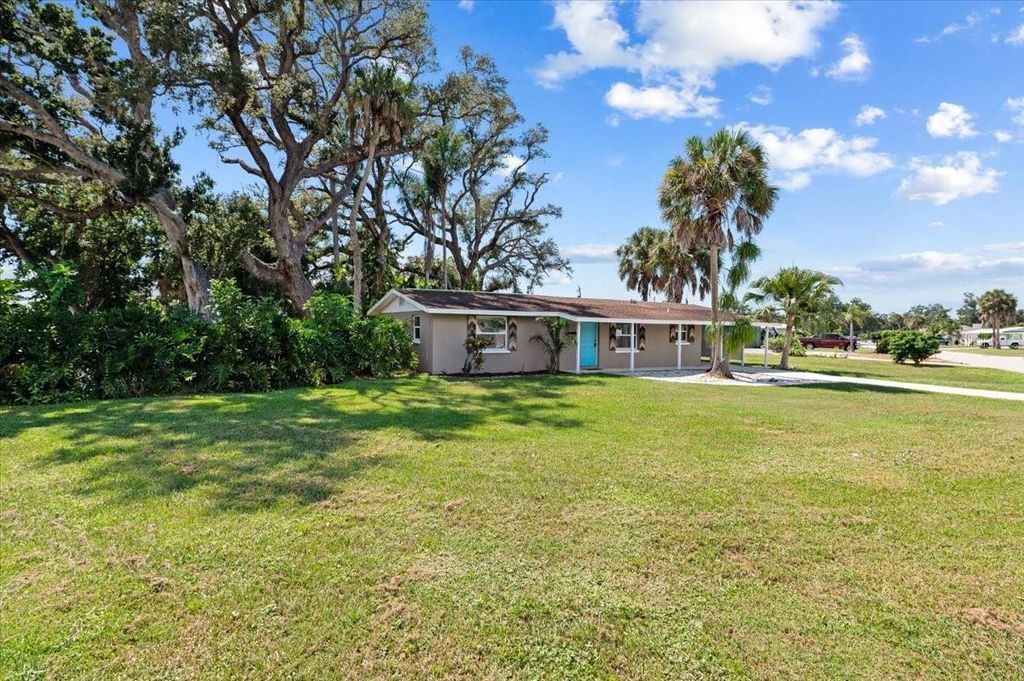 Photo of 311 Dorchester Drive, Venice, FL 34293 (MLS # A4666333)