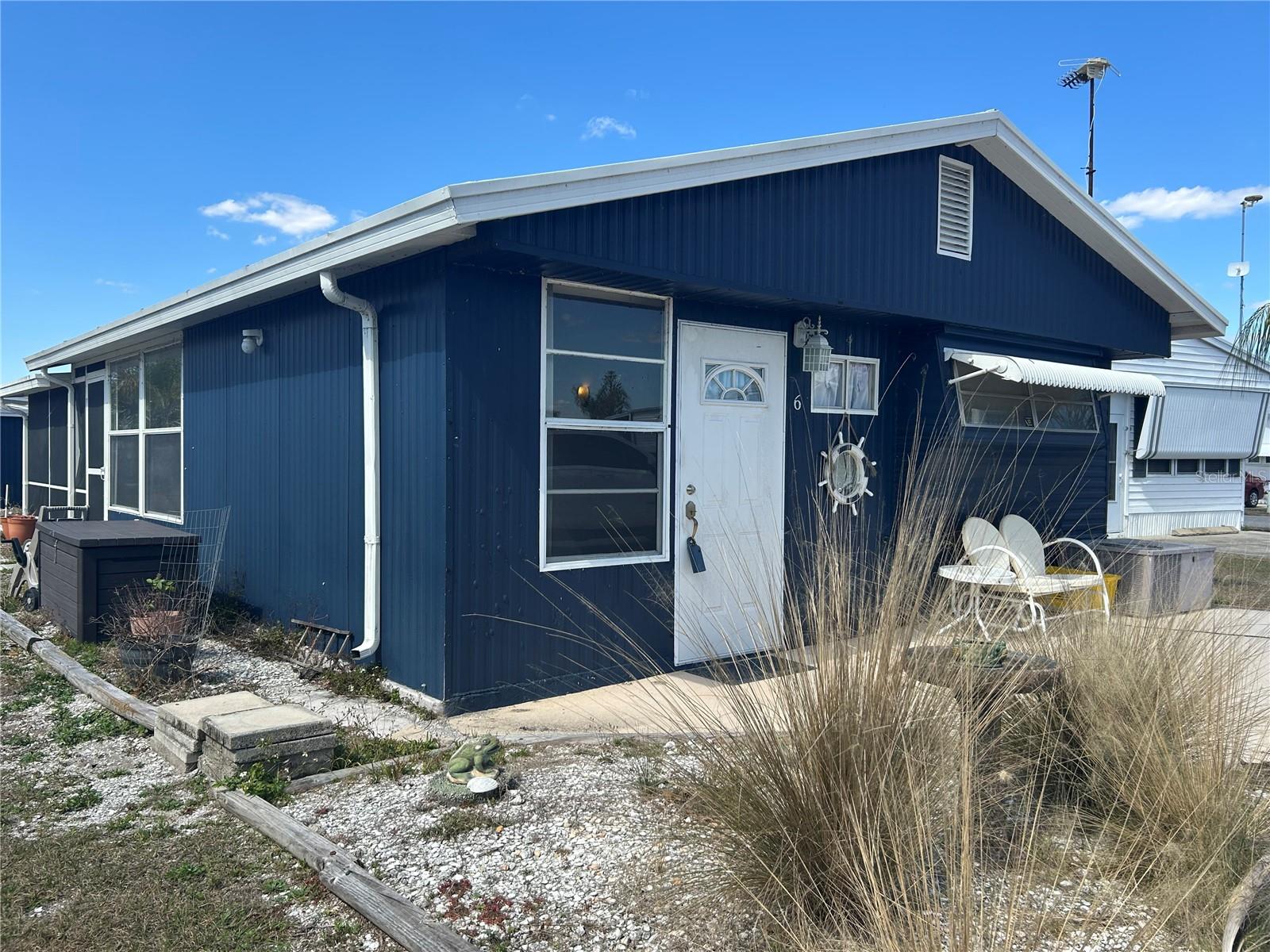 SADDLEBAG LAKE - Residential