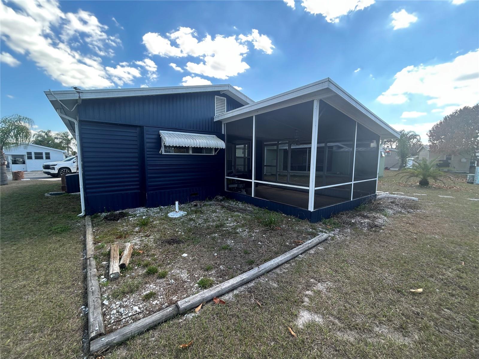 SADDLEBAG LAKE - Residential