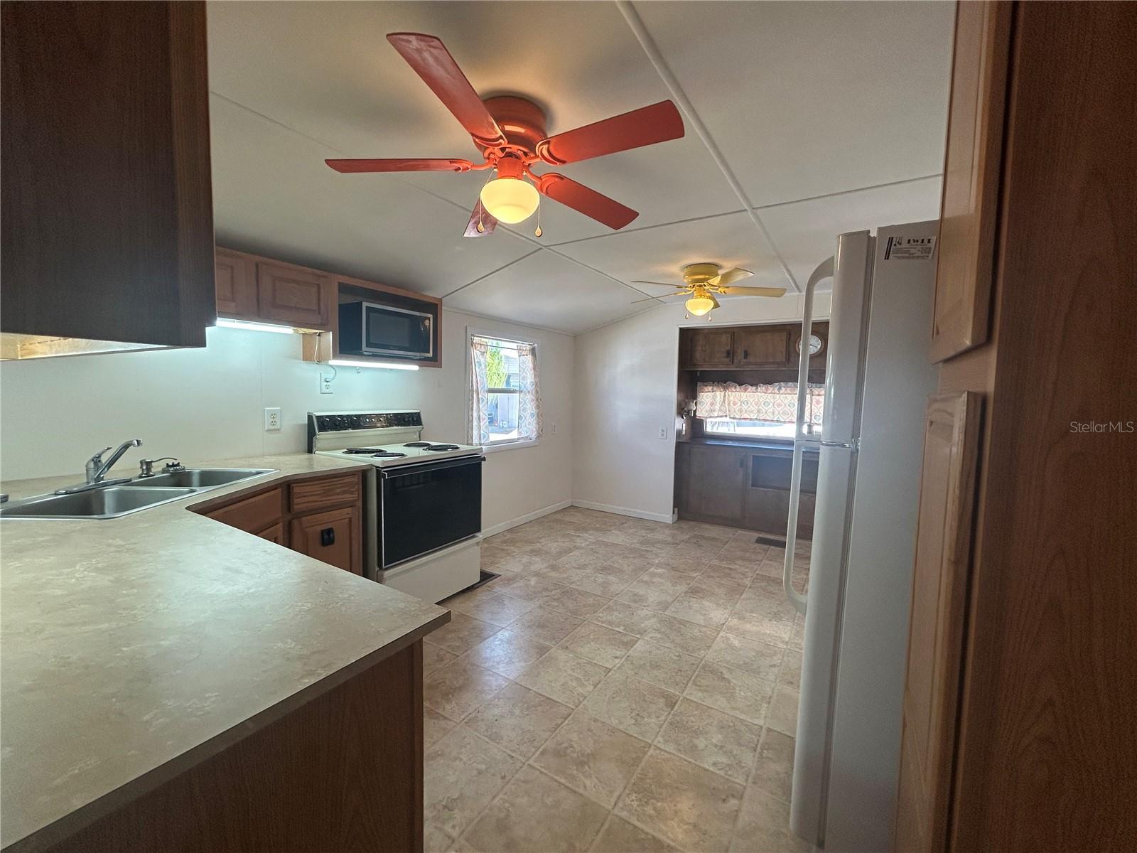 SADDLEBAG LAKE - Residential