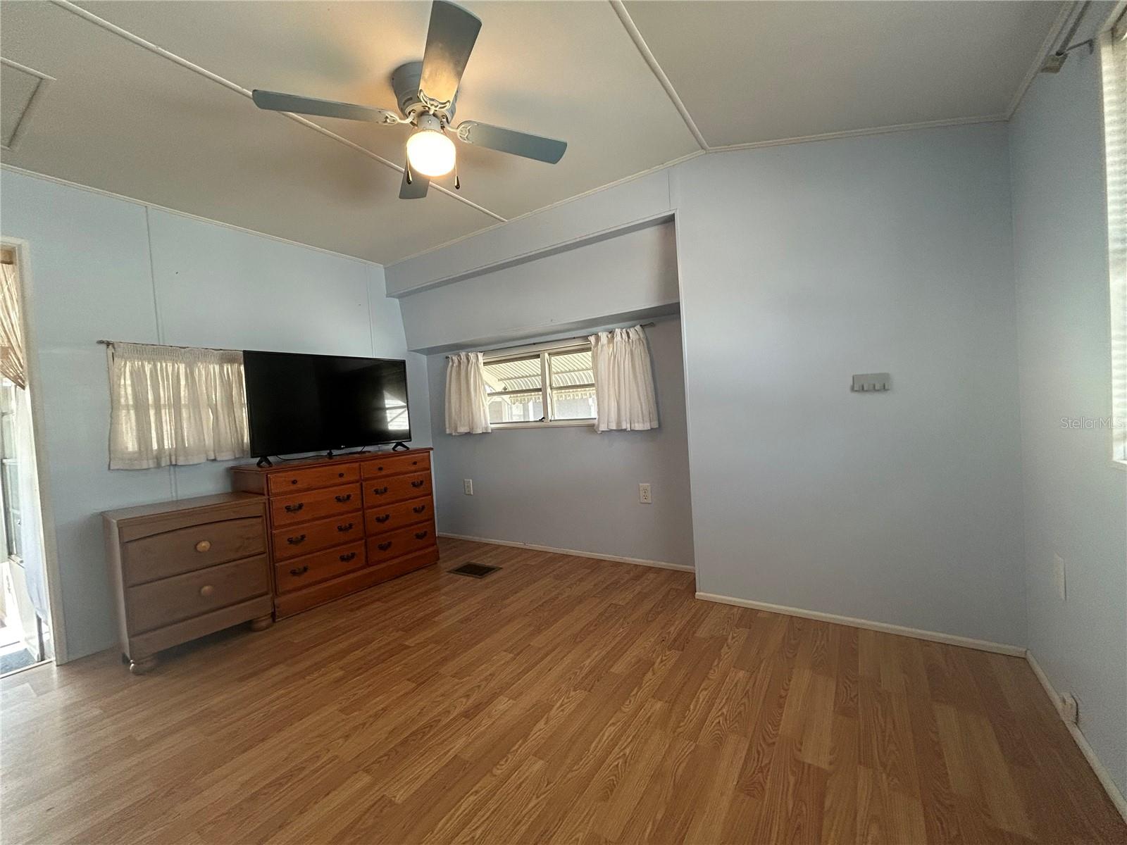 SADDLEBAG LAKE - Residential