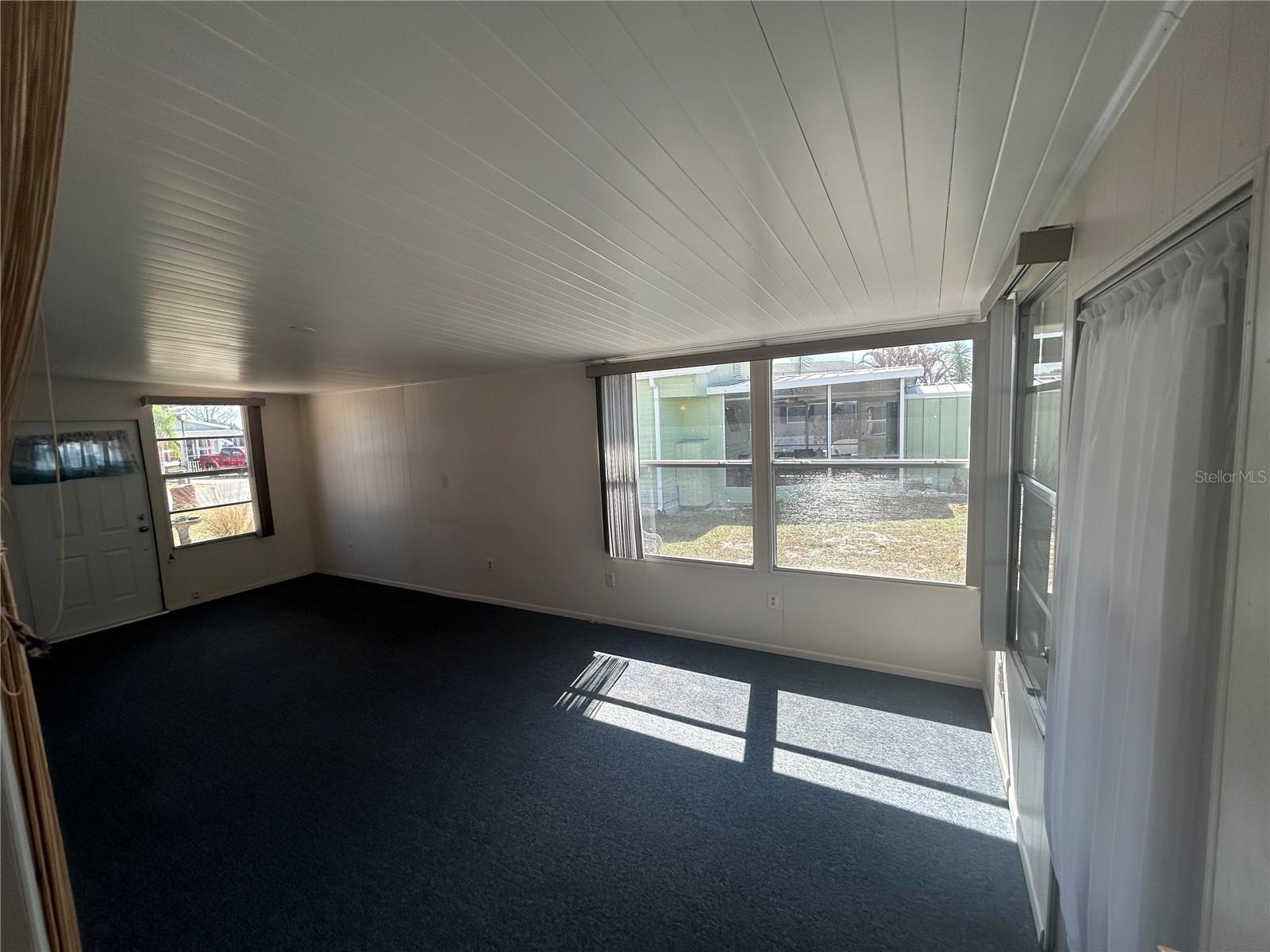 SADDLEBAG LAKE - Residential