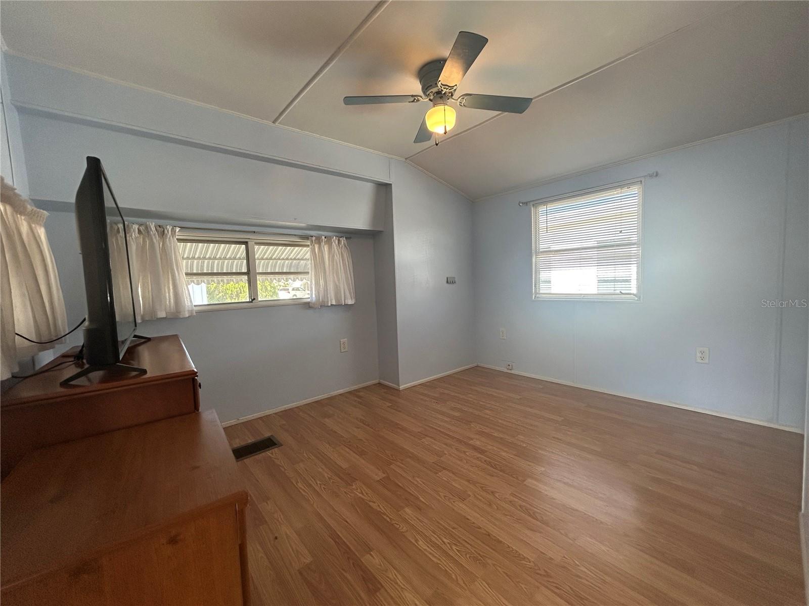 SADDLEBAG LAKE - Residential