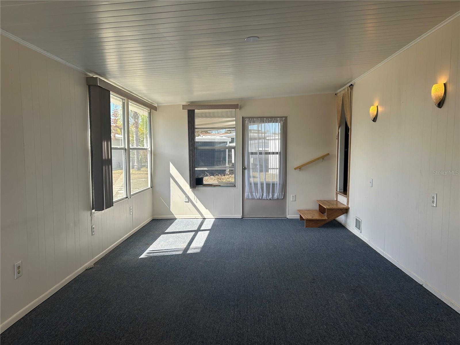 SADDLEBAG LAKE - Residential