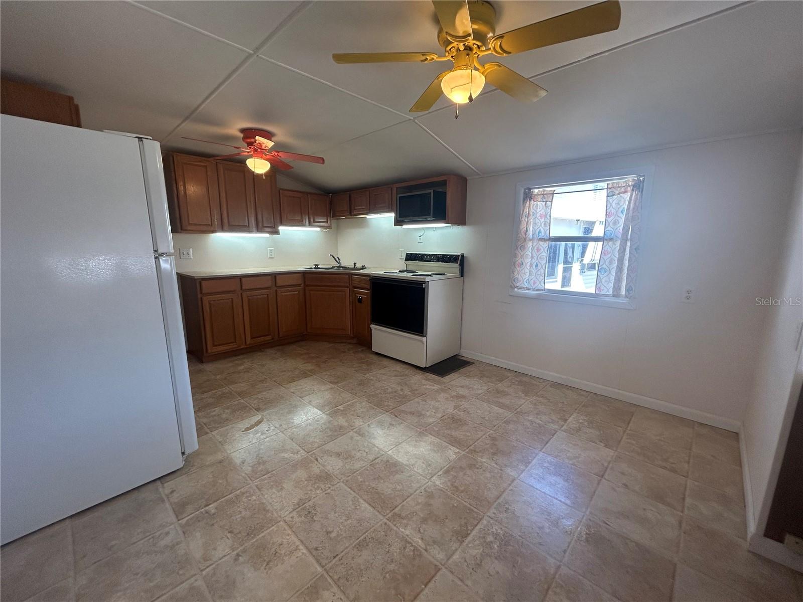 SADDLEBAG LAKE - Residential