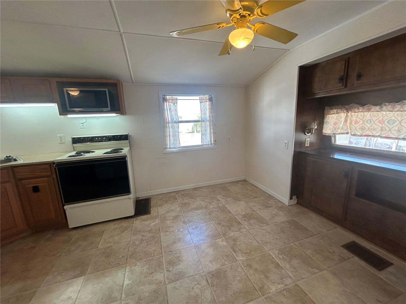 SADDLEBAG LAKE - Residential