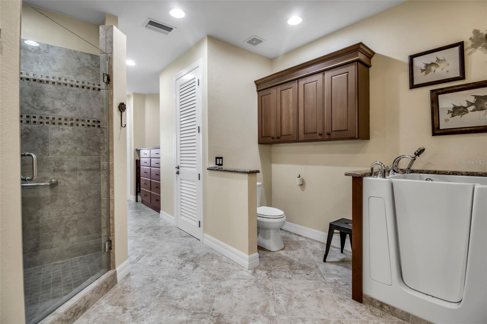 BLACKBURN HARBOR RESIDENCES - Residential