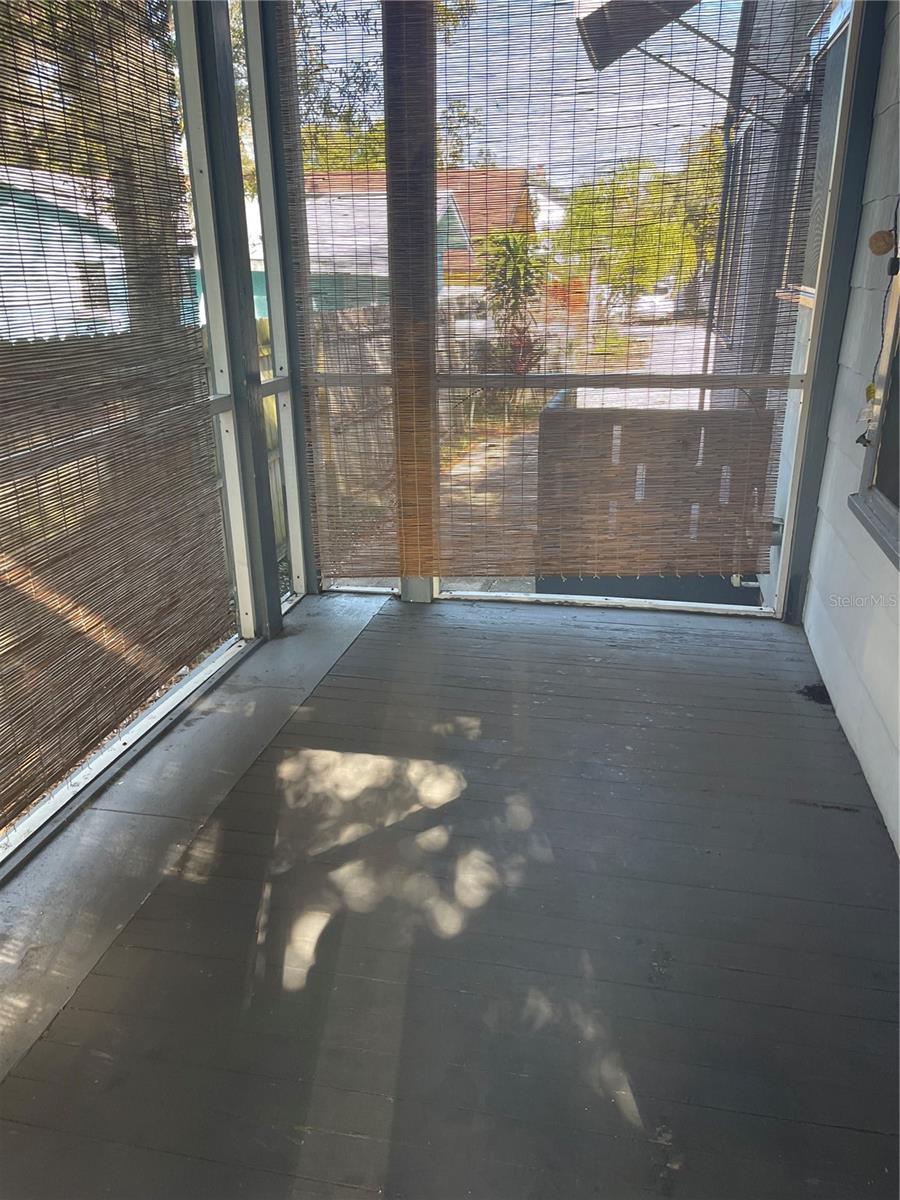 PLAZA PARK ADD CLEARWATER IMPROV CO CORR - Residential Lease