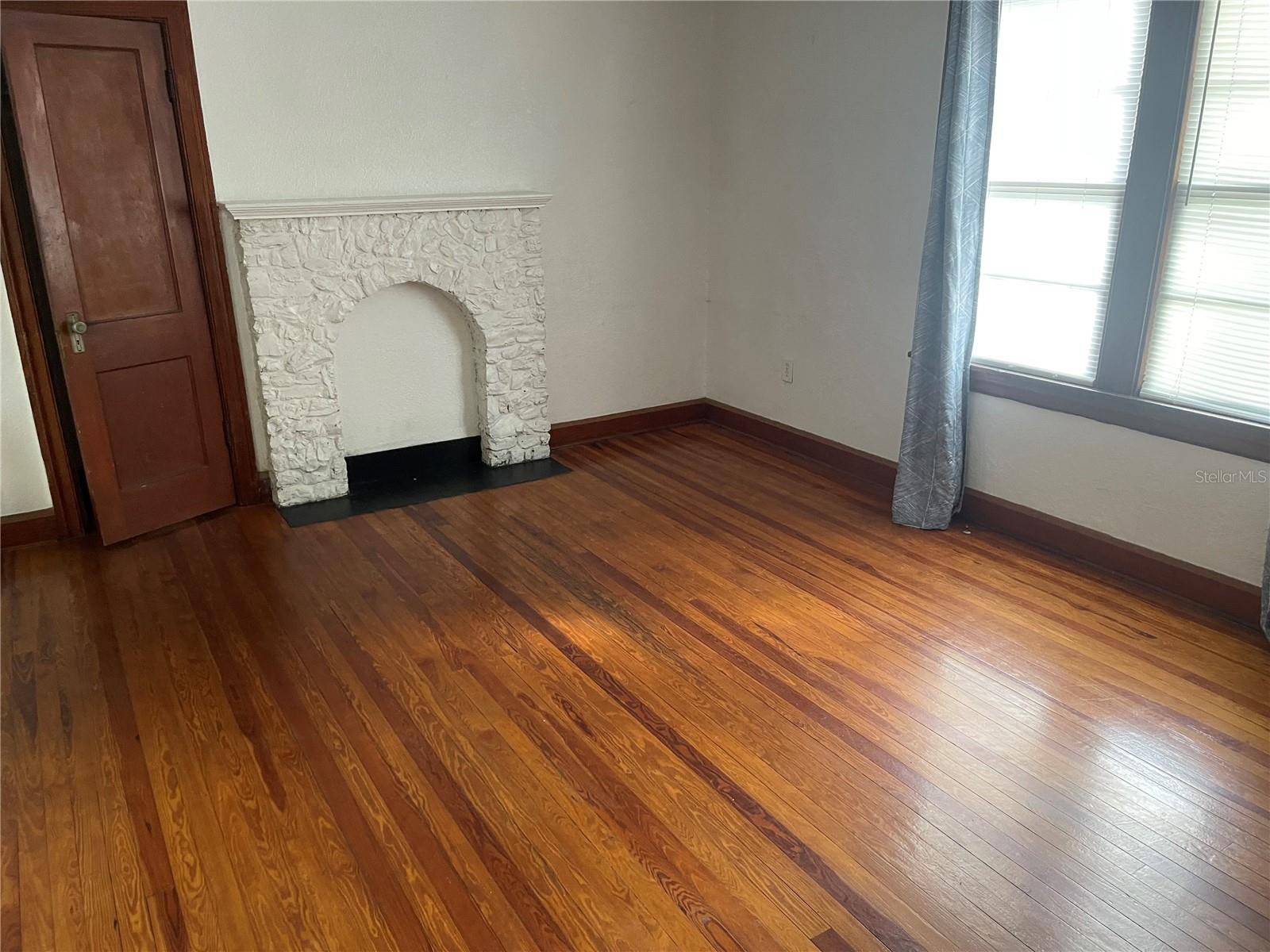 PLAZA PARK ADD CLEARWATER IMPROV CO CORR - Residential Lease