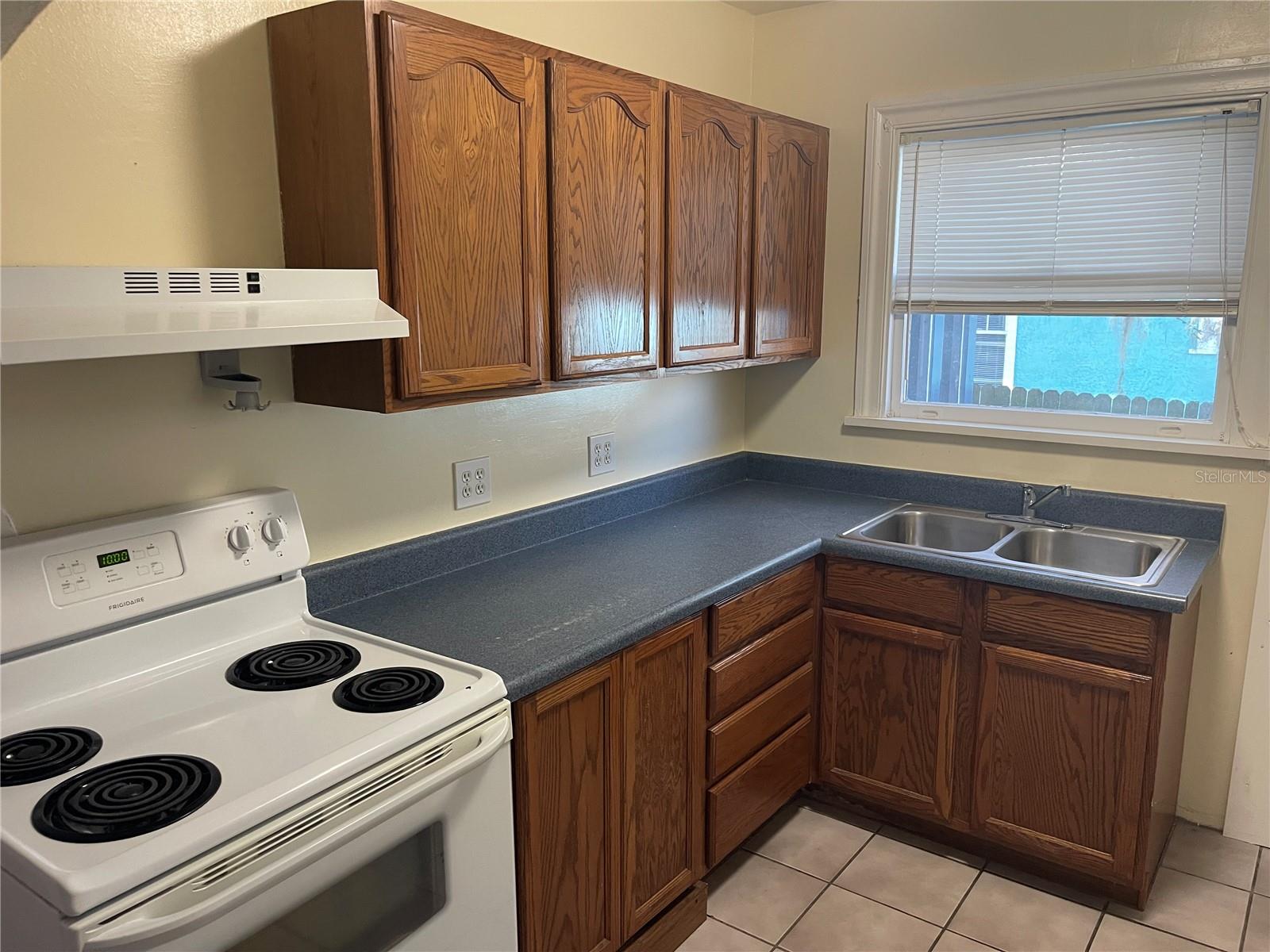 PLAZA PARK ADD CLEARWATER IMPROV CO CORR - Residential Lease